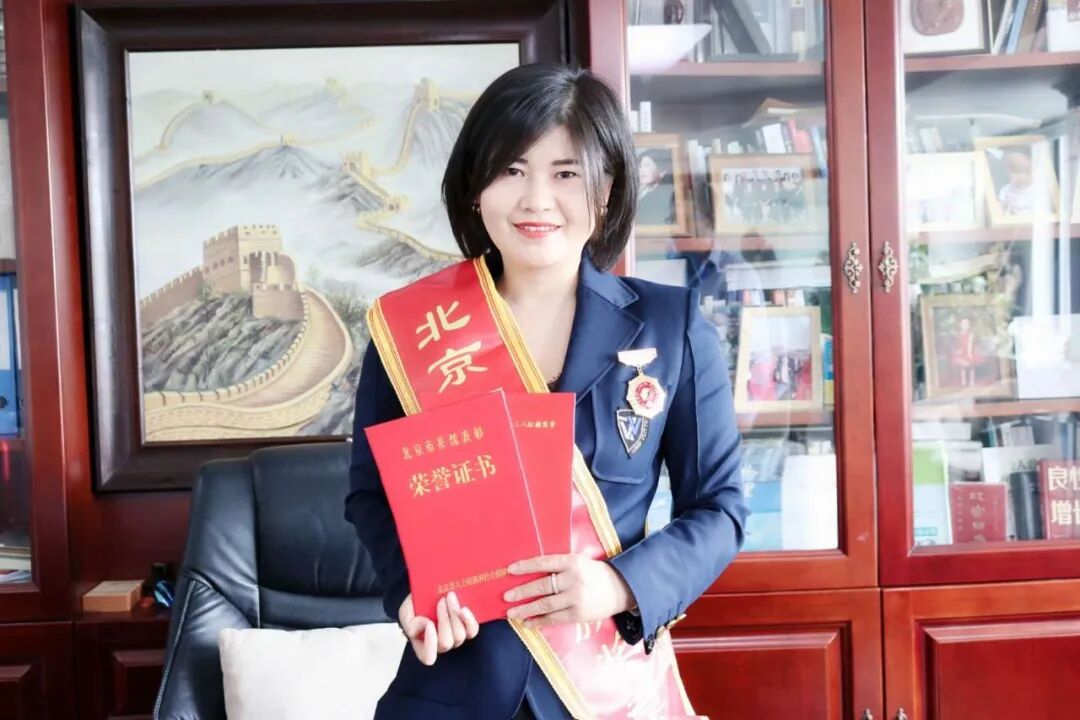 中成康富董事總經理 張雪榮獲“北京市三八紅旗獎章”榮譽稱號