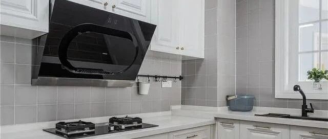 厨房装凉霸到底管不管用？看看过来人怎么说，太多家庭想错了！