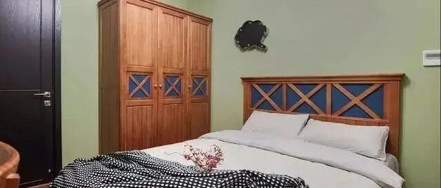 不要在卧室放独立衣柜啦，现在流行这种衣柜，不吃灰也不占地