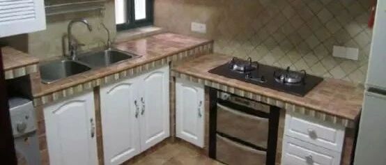 越来越多人家里不买橱柜了，回家直接用水泥砌，我怎么没有想到！