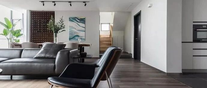 踢脚线太难看，能不能不装？聪明人已经这样做了！