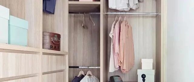 如何在卧室设计一个小型衣帽间？