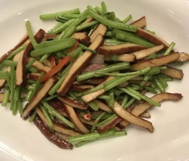 很多人都爱吃马兰头,不仅仅是因为马兰头口味好,更重要的是马兰头具有