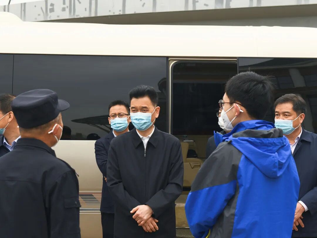 陕西宝鸡:高新区党工委书记,管委会主任李峰科慰问节日