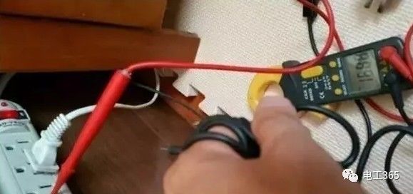 万用表如何测量漏电？如何区分火线和零线？的图4