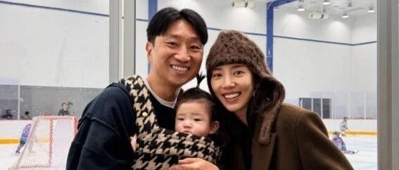 孙丹菲公开近况,一家三口幸福合照