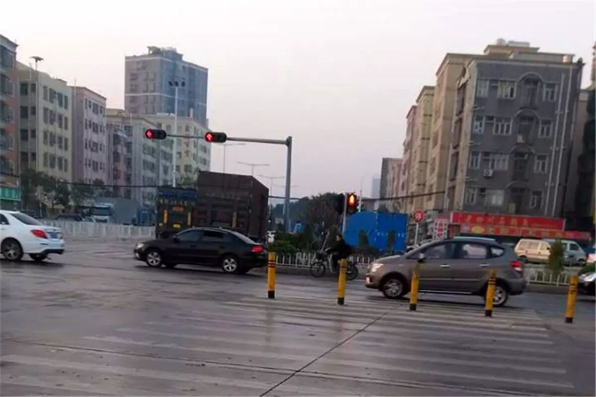 深圳十字路口(图:叶正雄)