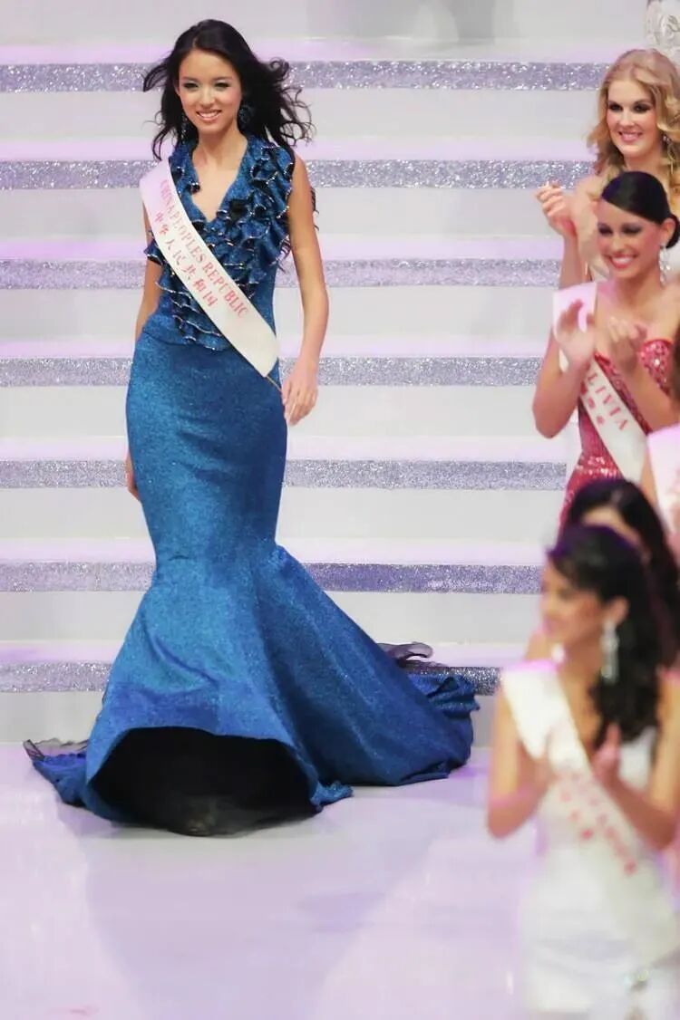 这是中国模特第一次获得世界小姐冠军,在当年也算是轰动一时的新闻.