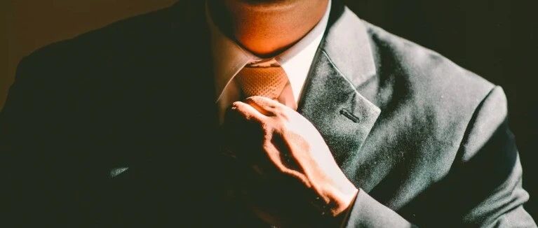 35岁危机实录：有人从国企辞职卖保险，有人做副业年入200万