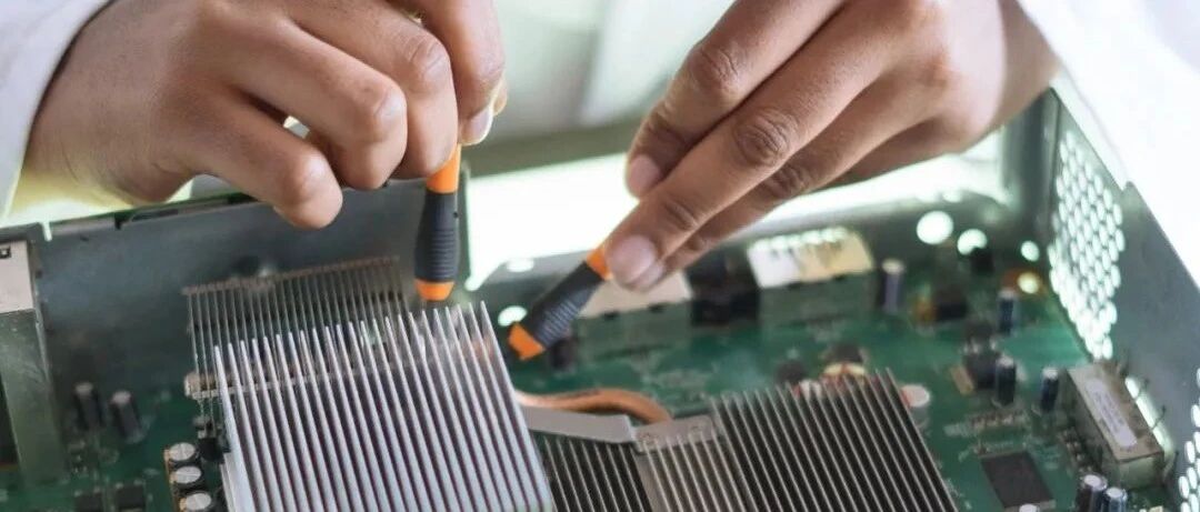 进厂打工的大学生：每天站12个小时，4年存50万