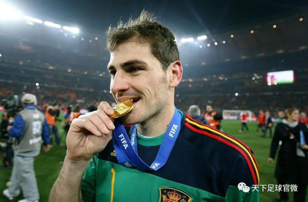 世界足壇曆史最佳“左腳”11人陣容，進攻驚濤拍岸	，防守不動如山（梅西fifa曆史最高分）