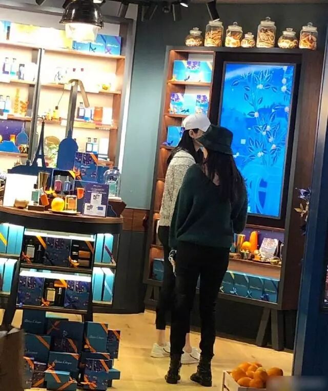 奚梦瑶产后首现身！四肢纤细，这个恢复速度实名羡慕了！