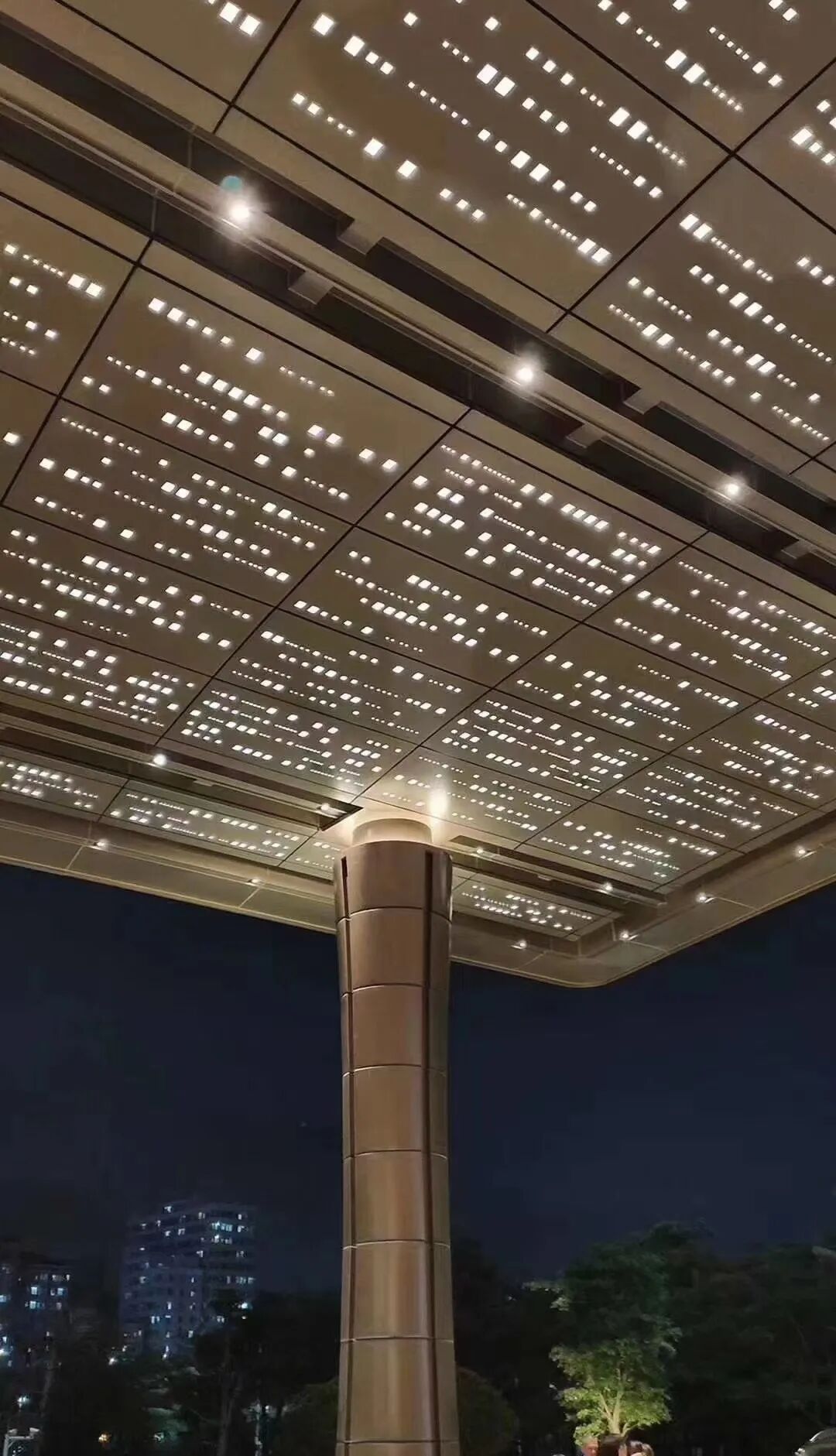 污物不管是在室内还室外它都可以完美的运用到幕墙天花且无污染无甲醛