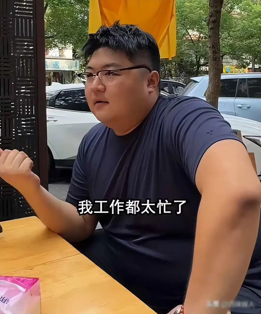 你怎样看网红“猴哥说车”离婚,猴哥说车离婚了，面馆散伙饭没吵一架，他们到底怎么走..