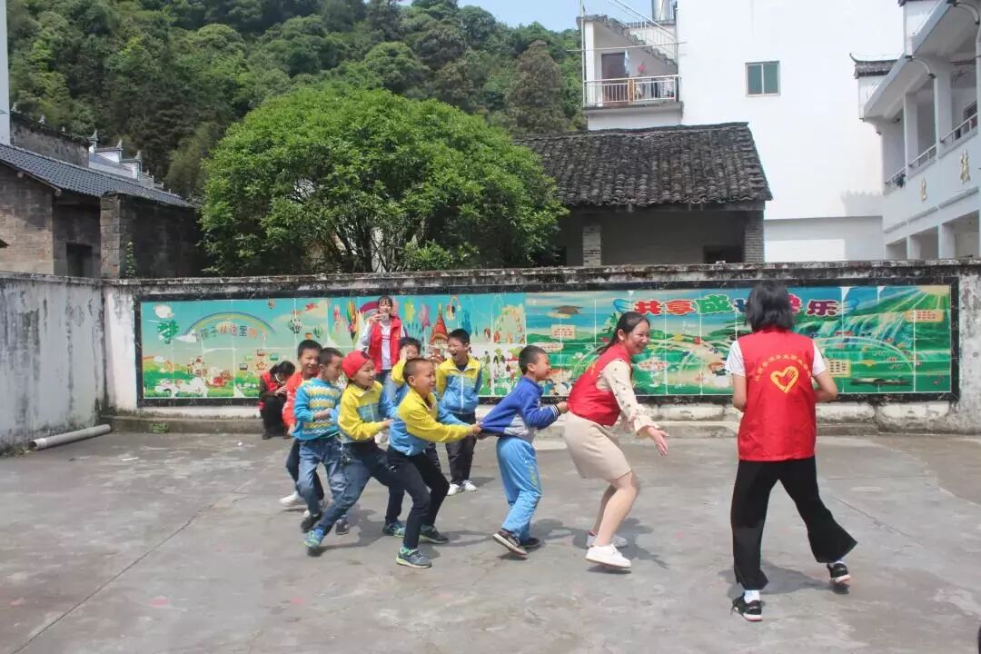 关爱留守儿童 情系乡村幼教