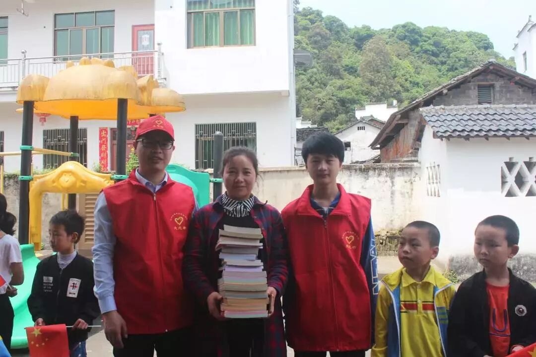 关爱留守儿童 情系乡村幼教