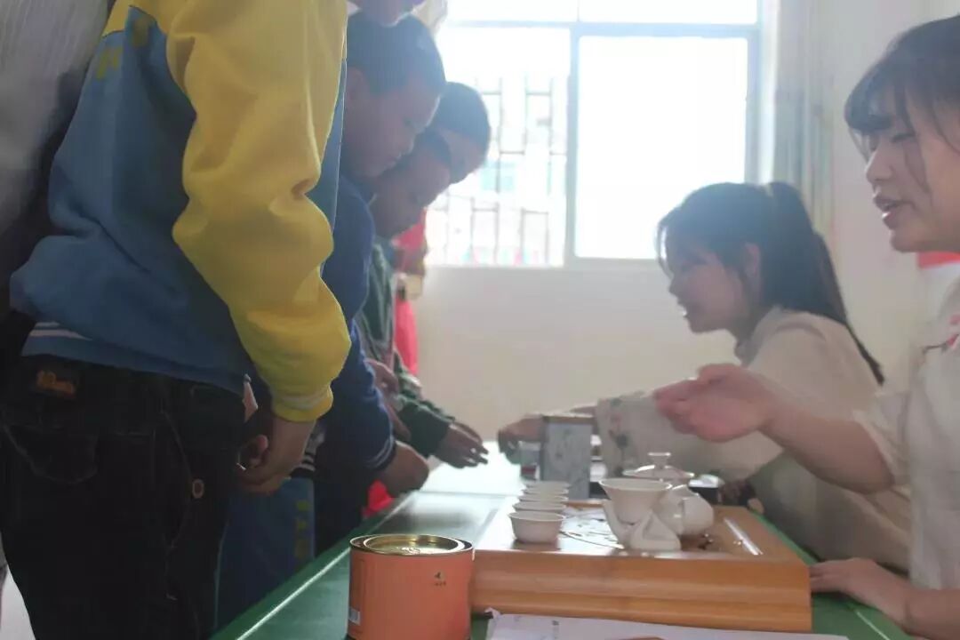 关爱留守儿童 情系乡村幼教