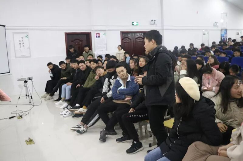 学院进行艾滋病知识讲座及现场检测