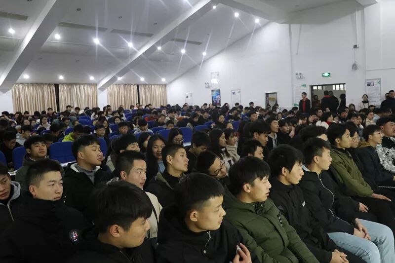 学院进行艾滋病知识讲座及现场检测