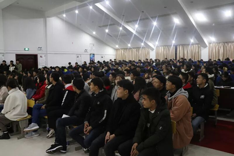 学院进行艾滋病知识讲座及现场检测