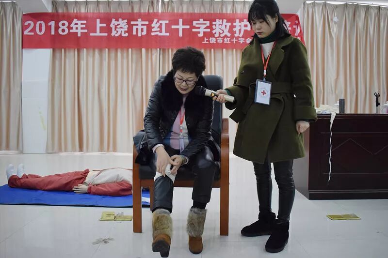 学生处、团委成功举办红十字救护员培训活动