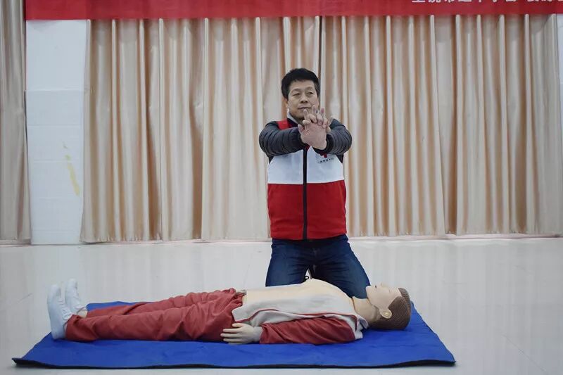 学生处、团委成功举办红十字救护员培训活动