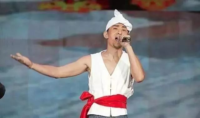 星光大道的“伪草根”，欺骗观众赚上亿资产，豪车豪宅娇妻被爆！（组图） - 2