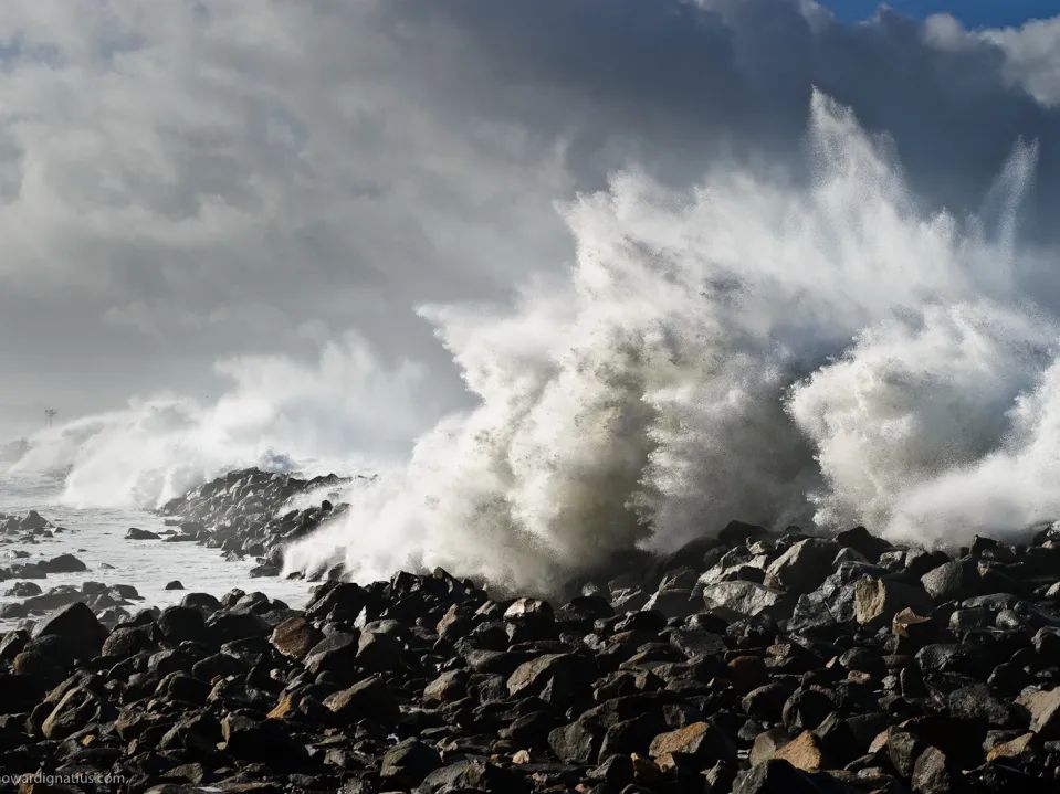 梦见地震海啸_梦见地震和海啸_梦见海啸地震发大水