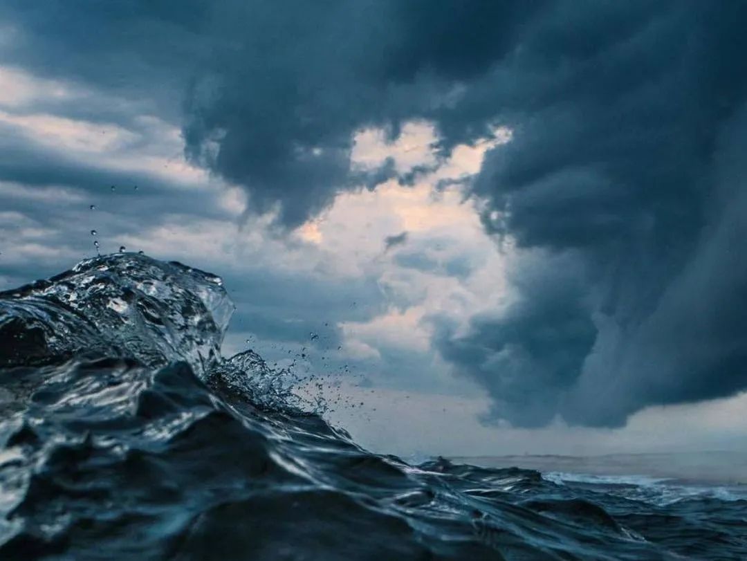 梦见地震和海啸_梦见海啸地震发大水_梦见地震海啸