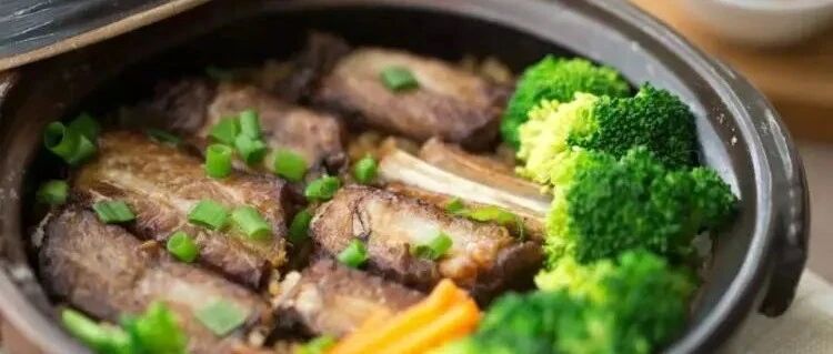 一个人也可以吃得很小资，美味挡不住的煲仔饭！