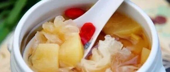 天气干燥不要怕，多吃梨，清热养肺身体棒！