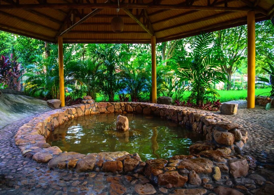 降温现在泡刚刚好78元抢购新景泉山庄度假区成人温泉门票1张含无限次