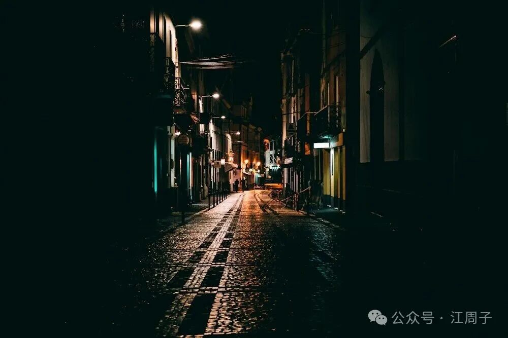 晨昏交替间，皆是独属于龙窝老街的市井柔情