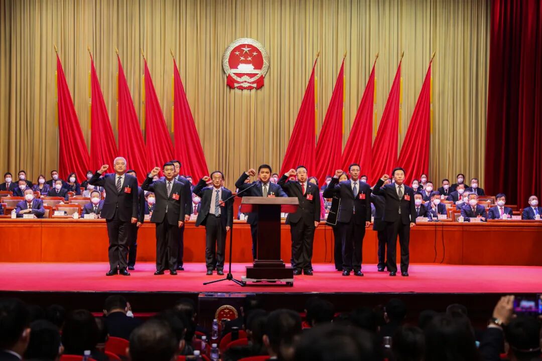林立当选包头市监察委员会主任