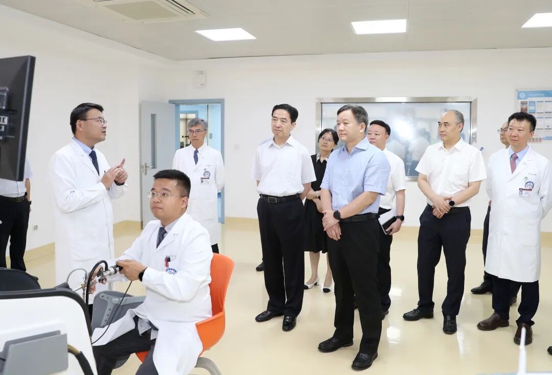 曹立军在四川大学走访对接工作 甘霖参加插图2