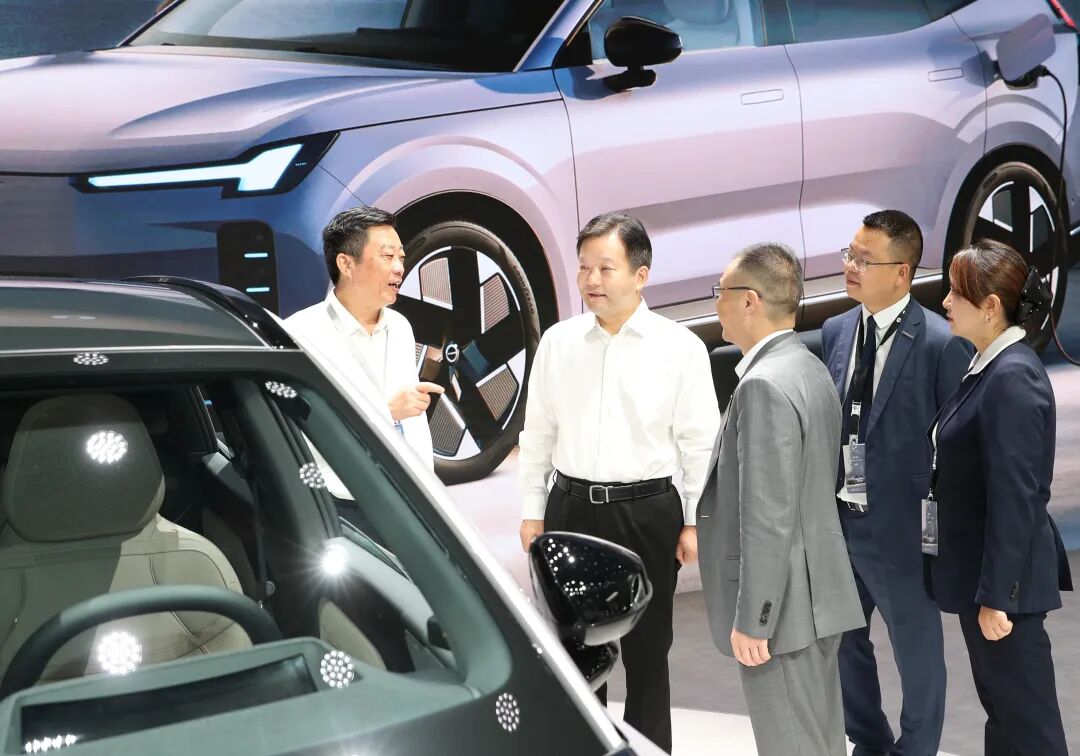 曹立军会见出席第二十八届成都国际汽车展览会的部分嘉宾并巡展插图1