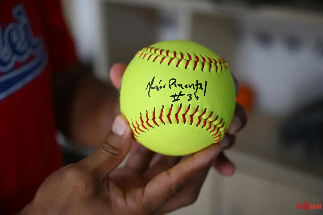 超赞！五国垒球国家队成都备战“扫货”两不误插图6