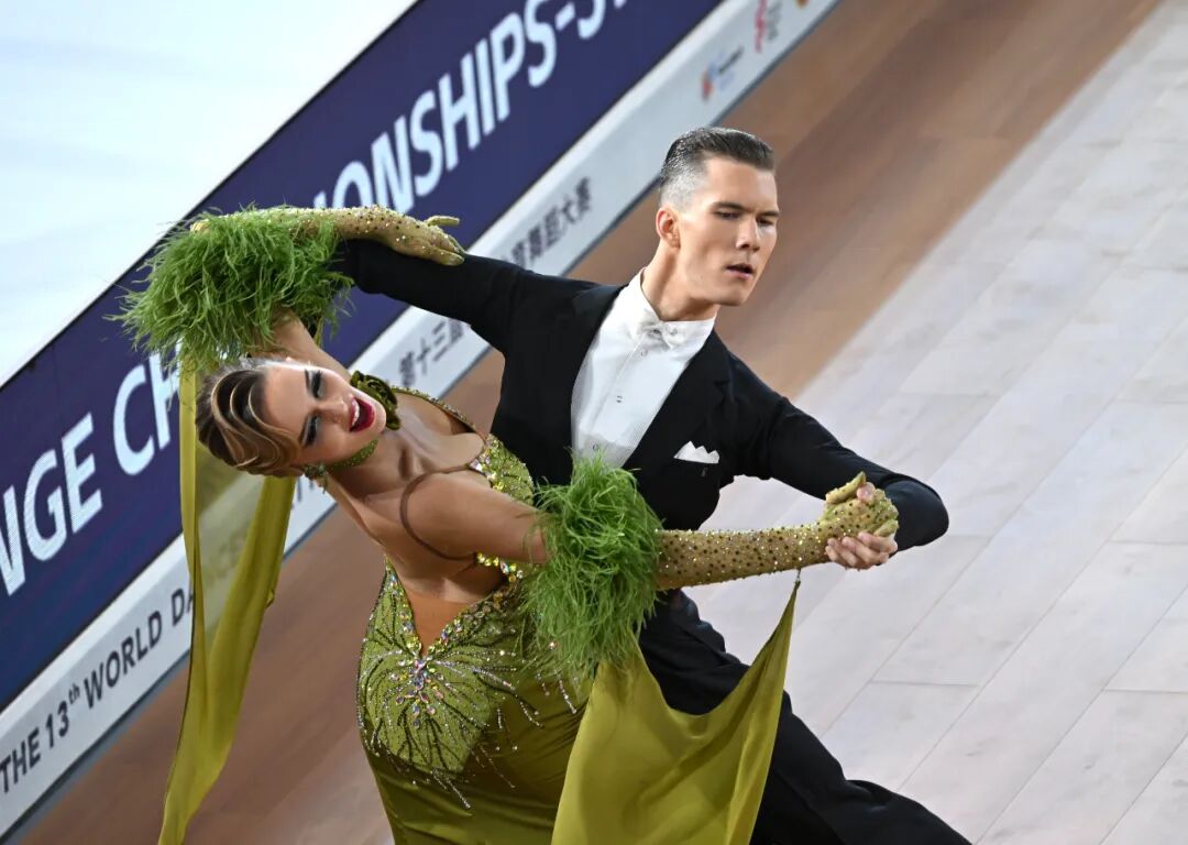 世界体育舞蹈大赛成都起舞！“九头身”裁判回来了，他超爱～插图10