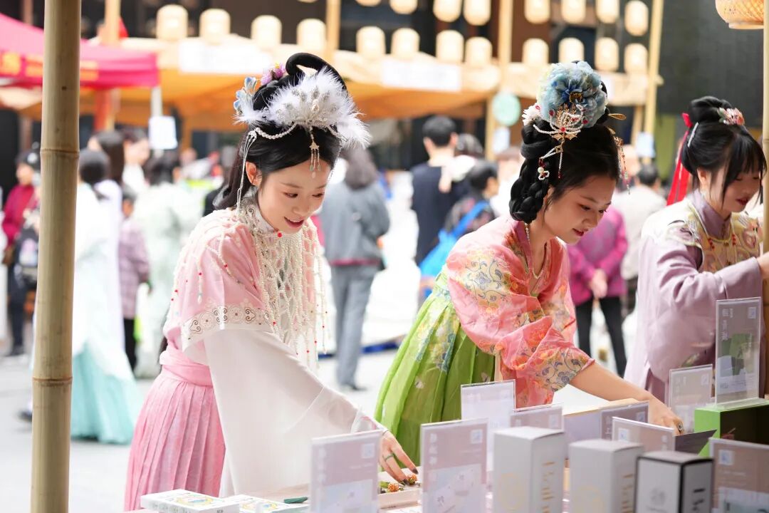 单日12万人次打卡药市、千万级赛事消费……“彭派生活”火了！插图3