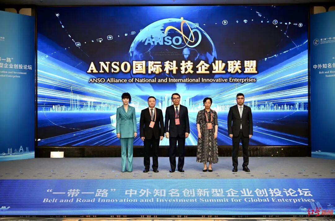 外宾用上成都造，连说三个“棒”！这场论坛上多个重量级项目签约插图3