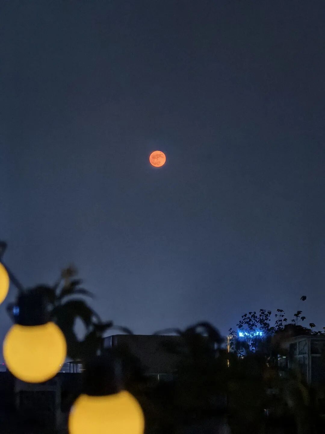 快抬头！天上有个红月亮插图9