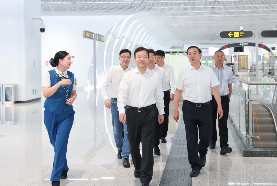 曹立军王凤朝调研轨道交通新线开通准备工作插图2