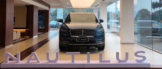 实拍国产林肯航海家丨同样30多万元，豪华彰显，你还买特斯拉Model Y？