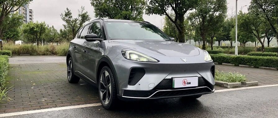 底盘紧绷，操控舒适丨深度试驾极狐阿尔法T