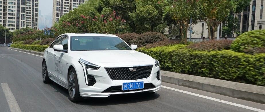 车长超5.2米，最“大”气C级轿车CT6开起来啥感觉？