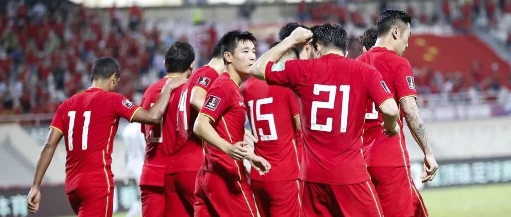 国足1比1战平澳大利亚，可惜李铁“醒悟”得太晚了