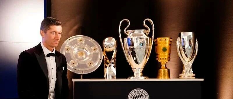 新科世界足球先生莱万 还有这样的“黑历史”？