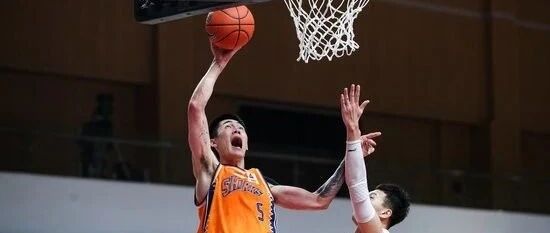 一场堪称“奇迹”的胜利！大胜广东队，上海男篮做对了什么？