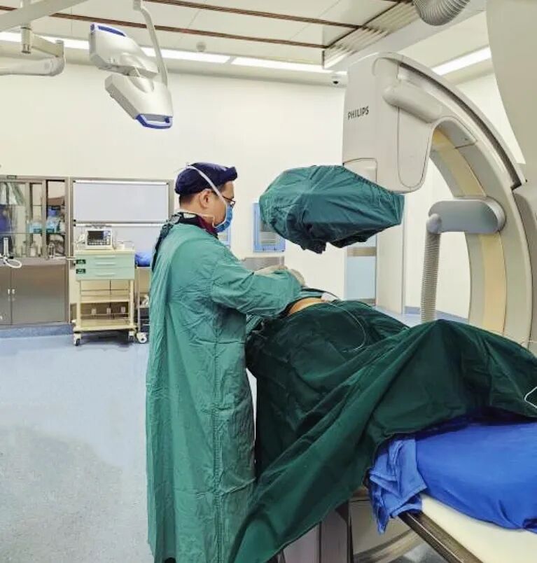 什么是镇痛器阿姨3年灼痛难耐？“镇痛起搏器”一植，疼痛瞬间退潮-上海聚慕医疗器械有限公司