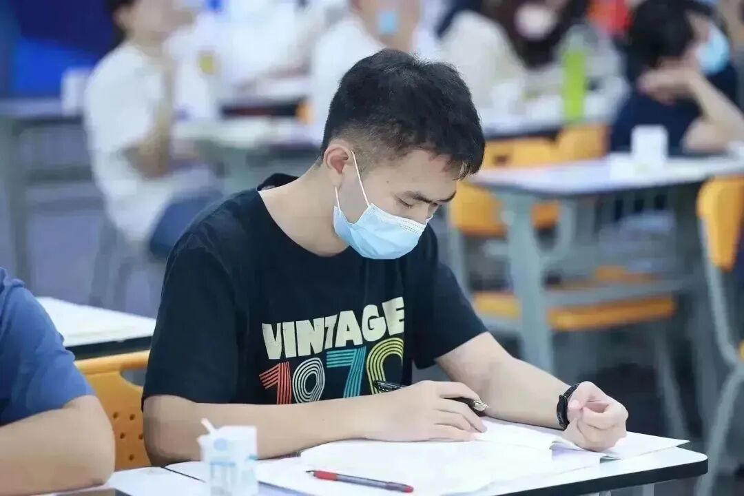 赤峰四中聯(lián)系電話_赤峰四中網(wǎng)站_赤峰四中官網(wǎng)